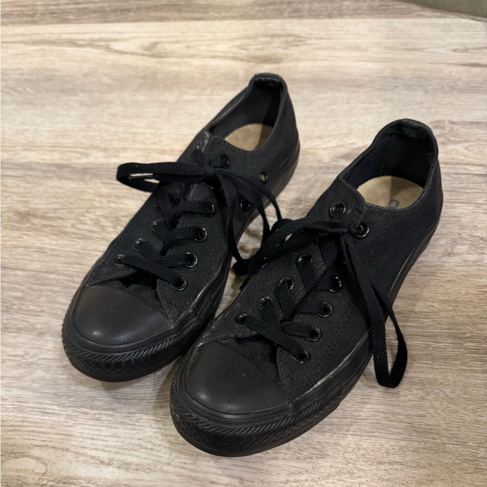 CONVERSE BLACK LOW TOP UNISEX